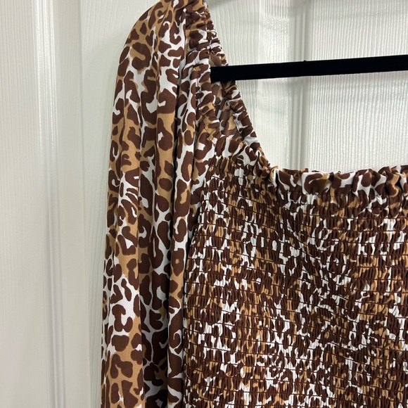 Lilly Pulitzer flattering , festive top, Large - Picture 2 of 4